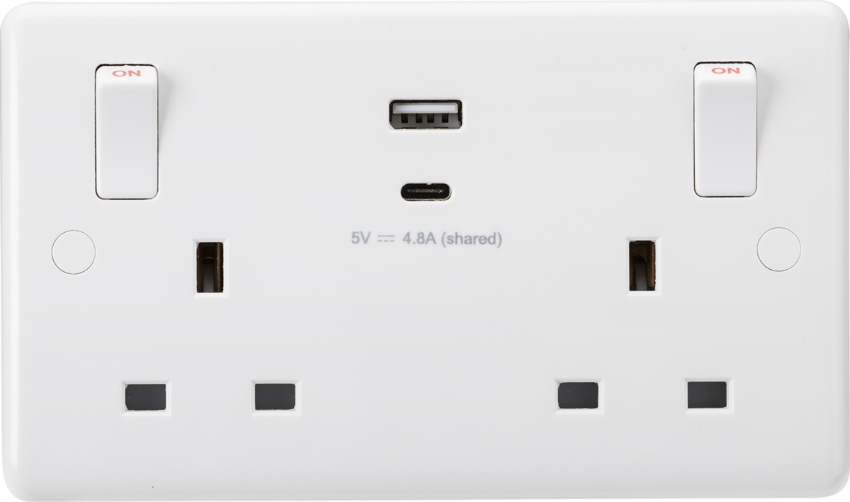 KNIGHTSBRIDGE CURVED EDGE 13A 2G SWITCHED SOCKET W/DUAL USB TYPE A & C 5V