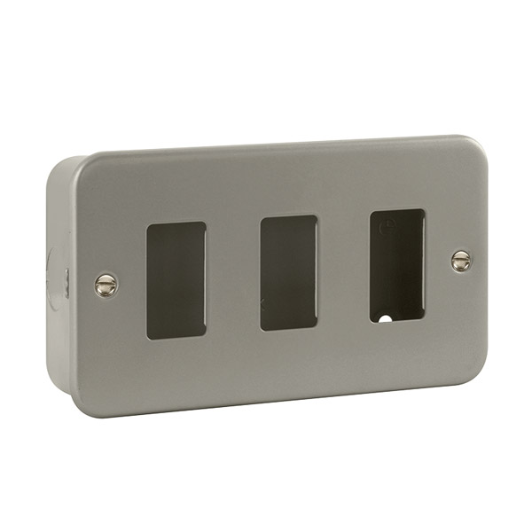 CLICK GRID PRO 3 GANG METAL CLAD FRONTPLATE C/W BACK BOX