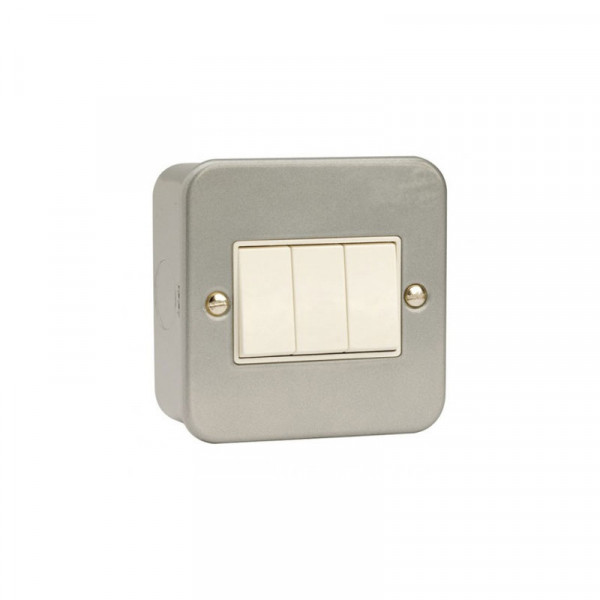 CLICK METALCLAD 3 GANG 2 WAY SWITCH 10A